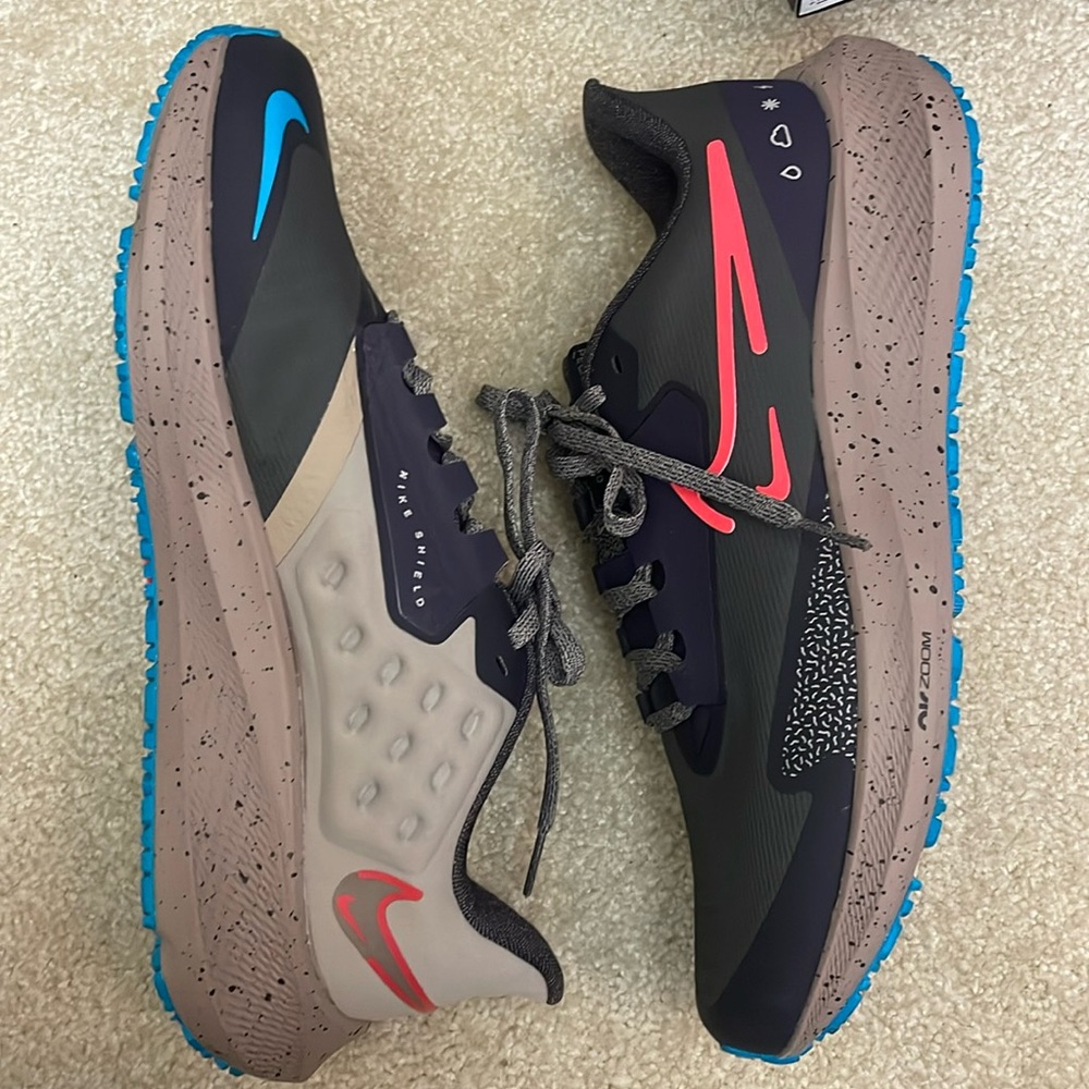 Mens air zoom Pegasus’s 39 shield Nike ash bright crimson kaki